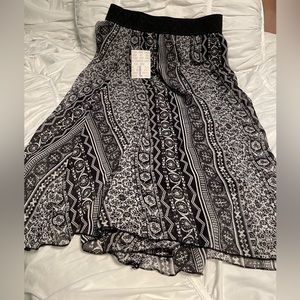 LulaRoe Lola Skirt Black and White NWT Size L